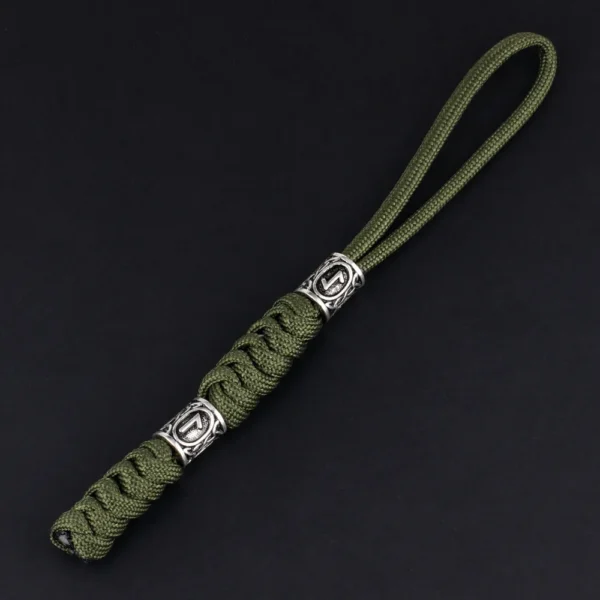 Porte-clés viking en paracorde vert armée avec deux perles gravées de runes
